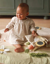 Avery Row FBOWCH Livre d'éveil en tissus - Les histoires de lapins - Bunny Tales - Avery Row vendu par Veille sur toi