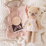 Cuddle + kind Peluche - Goldie l'ourson de miel - Cuddle + kind vendu par Veille sur toi