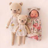 Cuddle + kind Peluche - Goldie l'ourson de miel - Cuddle + kind vendu par Veille sur toi