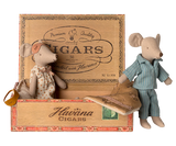 Maileg 17-5313-00 Papa et maman souris dans une boîte à cigare - Robe à pois - Maileg vendu par Veille sur toi