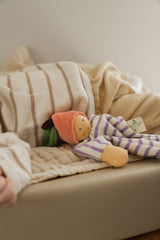Nanchen Natur 102608 Poupée doudou biologique avec hochet - Petite pomme - Nanchen Natur vendu par Veille sur toi