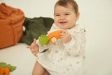 Oli & Carol L-CARROT-CAR Voiture jouet en caoutchou pour bébé - Cathy la carotte - Oli & Carol vendu par Veille sur toi
