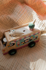 Tender Leaf Toys TL8235 Camion de crème glacée Gelato avec manchot - Tender Leaf Toys vendu par Veille sur toi