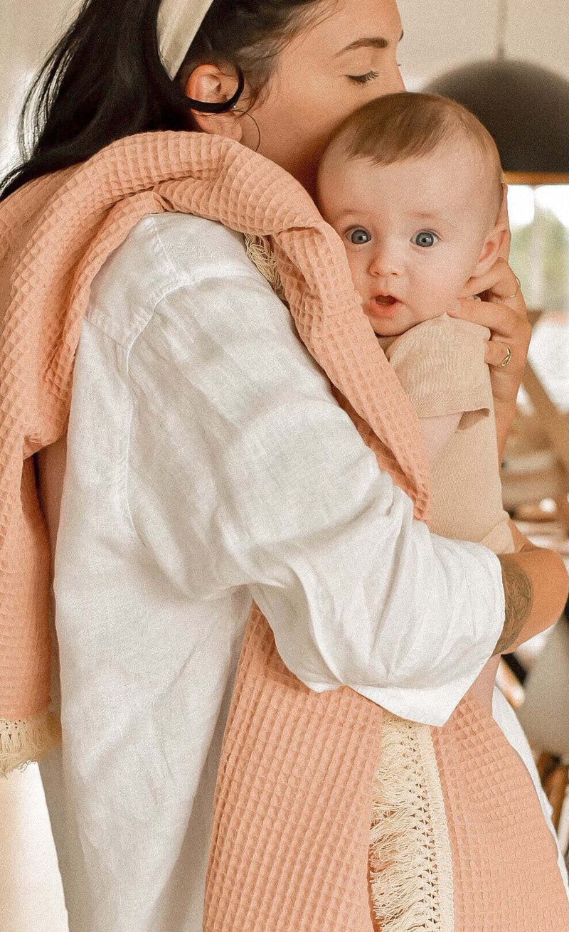 Couverture gaufrée mince - rose vintage - Must be baby
