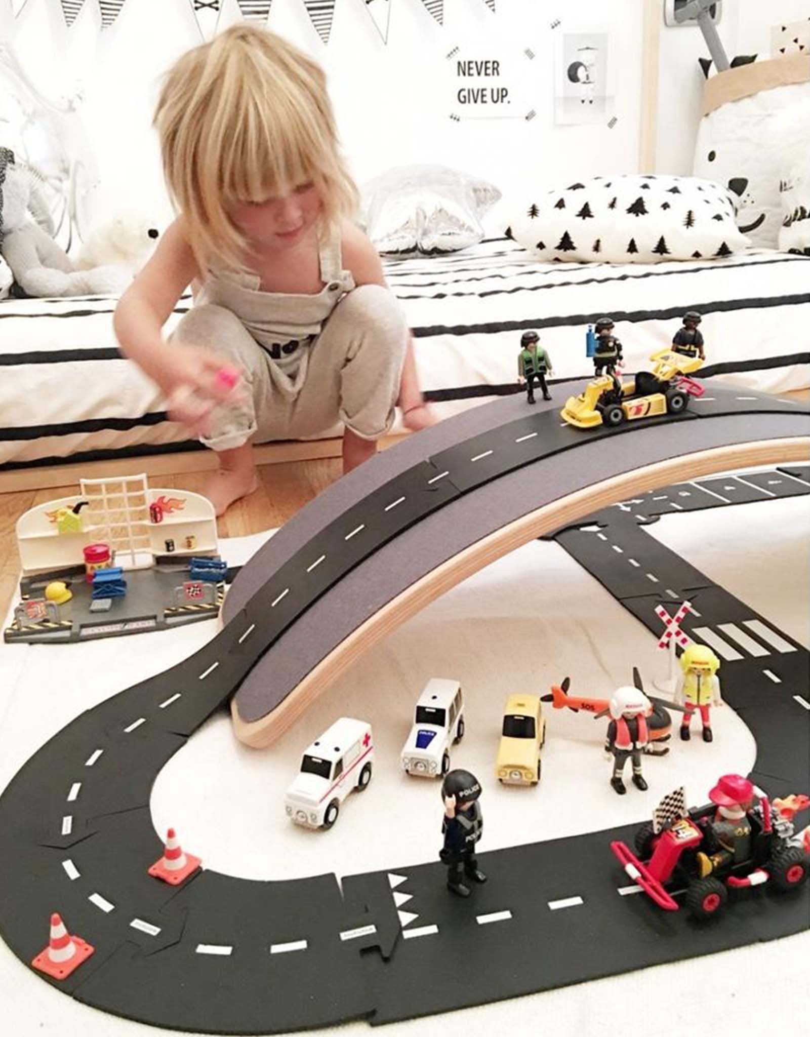 Circuit de course flexible - Ringroad - Waytoplay | Les jouets Ciboulot Circuit de course flexible - Ringroad - Waytoplay | Les jouets Ciboulot