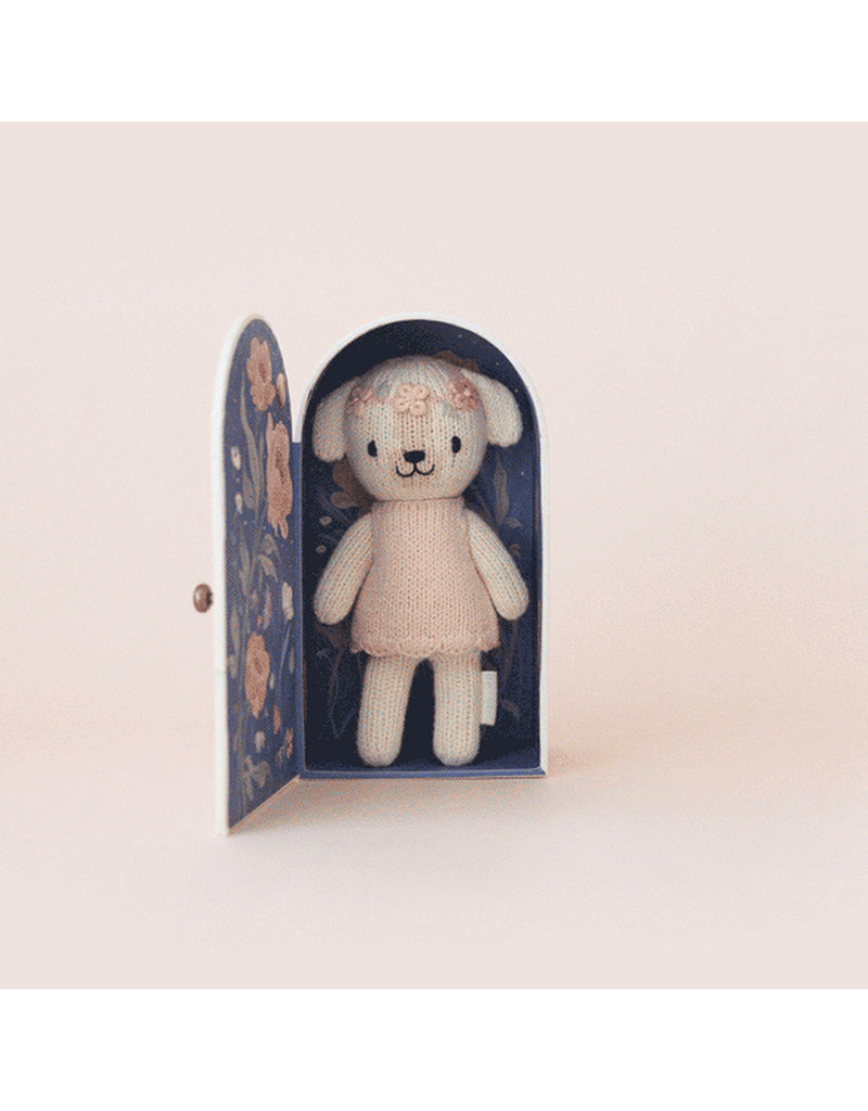 Peluche avec jolie boîte - Tiny - Charlotte le chien - Cuddle + kind