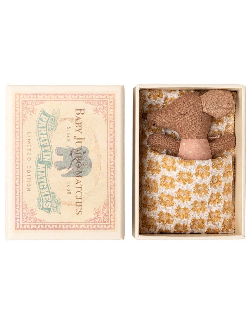 Bébé souris endormi dans une boîte d'allumettes - Maileg