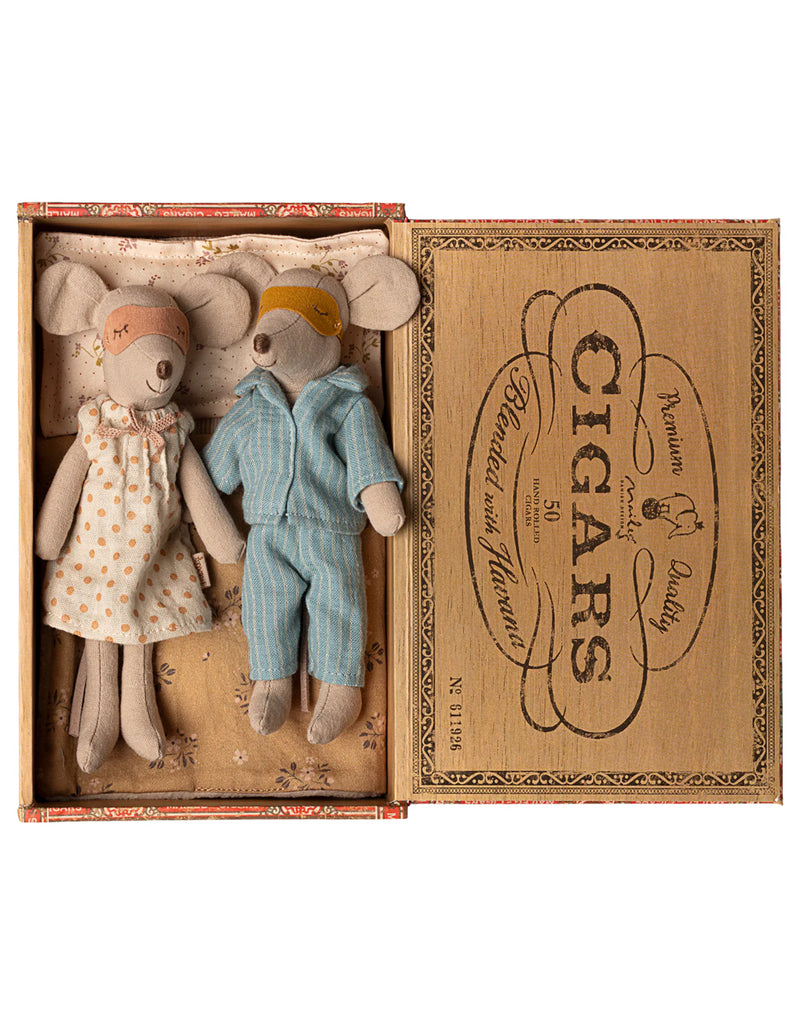 Papa et maman souris dans une boîte à cigare - robe à pois - Maileg