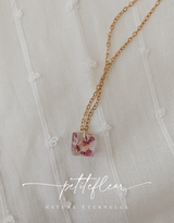 Collier de fleurs séchées - Petits pendentifs variés en résine - Petitefleur