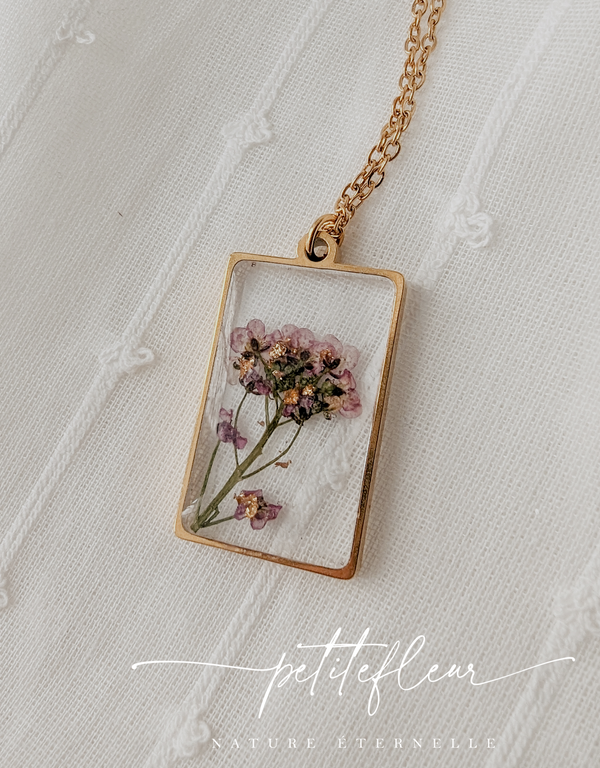 Collier de fleurs séchées - Rectangle doré avec bouquet de fleurs roses - Petitefleur