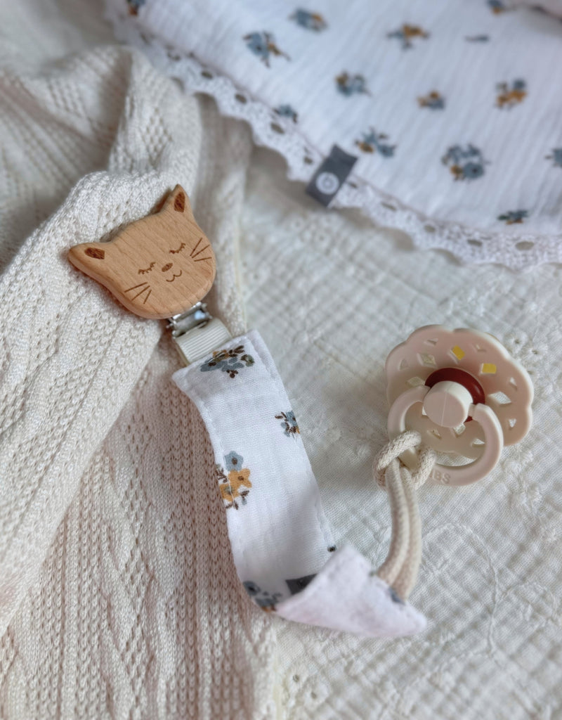 Attache-suce chat en mousseline - Fleurs bleues - Bambino par Baluchon