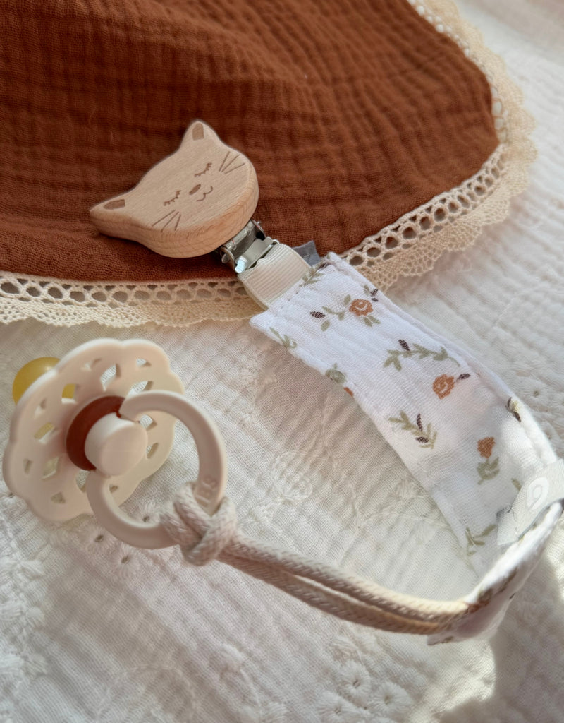 Attache-suce chat en mousseline - Roses - Bambino par Baluchon