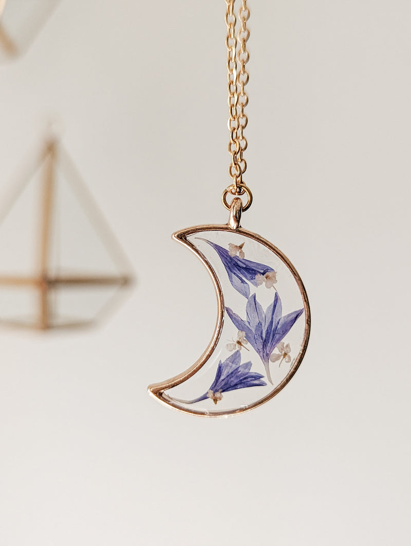 Collier de fleurs séchées - Lune dorée avec Fleurs bleues - Petitefleur