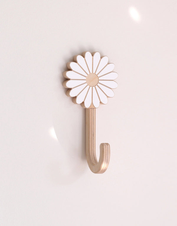 Crochet en bois pour enfant - Décoration en bois - fleur blanche - Abricotine | Veille sur toi