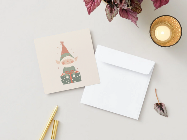 Carte de souhaits de Noël fait au Québec avec motif de lutin sur un cadeau - Veille sur toi