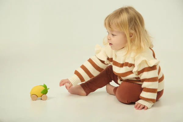 Voiture jouet en caoutchou pour bébé - Lou le citron - Oli & Carol