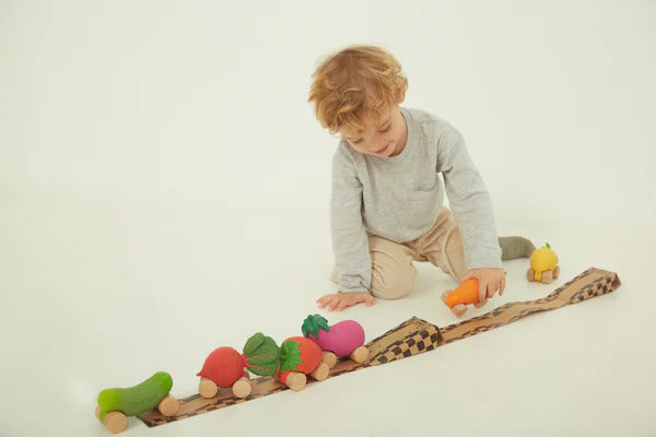 Voiture jouet en caoutchou pour bébé - Cathy la carotte - Oli & Carol