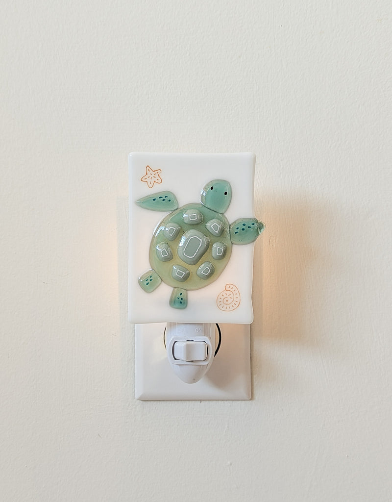 Veilleuse en verre fusionné pour enfant faite à la main - Tortue de mer - Veille sur toi