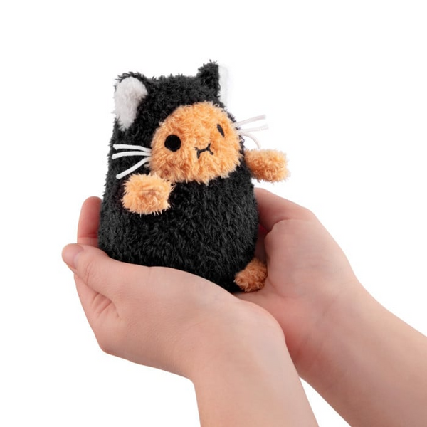 Mini peluche assise - Ricespud costumé en chat noir - Noodoll