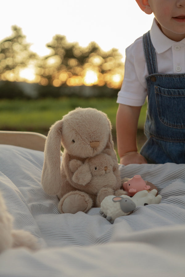 Peluche Frankie le lapin câlin et son bébé - Caramel - Snuggle Bunnies