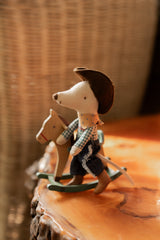 Petit frère souris cowboy sur son cheval à bascule - Maileg