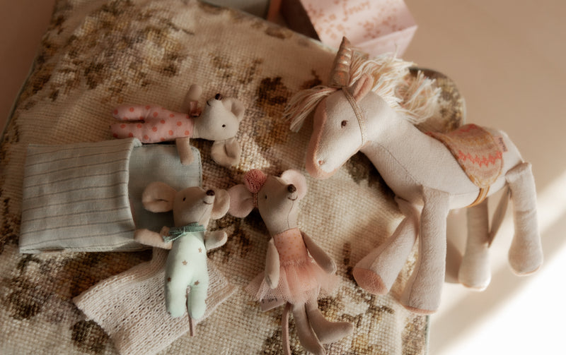 Bébés souris jumeaux dans une boîte d'allumette - Maileg