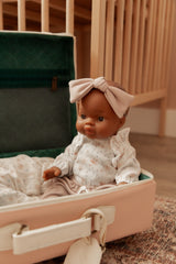 Bébé Gordis - Ruby avec blouse fleurie, pantalon et boucle - Paola Reina