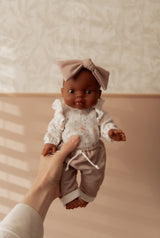 Bébé Gordis - Ruby avec blouse fleurie, pantalon et boucle - Paola Reina