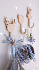 Abricotine ⚜ ABR-CROCHET-OURS Crochet en bois - Ours - Abricotine vendu par Veille sur toi