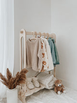 Abricotine ⚜ Porte vêtements en bois - Abricotine vendu par Veille sur toi