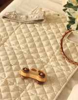 Avery Row CHMWCH Matelas à langer de voyage - Wild Chamomile - Avery Row vendu par Veille sur toi