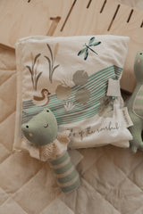 Avery Row FBORIV Livre d'éveil en tissus - Les histoires de la berge - Avery Row vendu par Veille sur toi