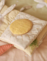 Avery Row FBOWCH Livre d'éveil en tissus - Les histoires de lapins - Bunny Tales - Avery Row vendu par Veille sur toi