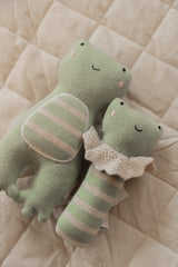 Avery Row LHTFRO Peluche Little Hands - Grenouille - Avery Row vendu par Veille sur toi