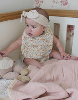 Baluchon ⚜ 53141751 Bavoir de coton doublé en ratine - Les petites fleurs roses - Bambino par Baluchon vendu par Veille sur toi