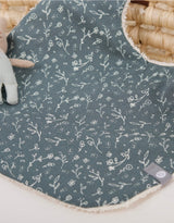 Baluchon ⚜ 53141796 Bavoir de coton doublé en ratine - Sarcelle et petites fleurs - Bambino par Baluchon vendu par Veille sur toi