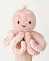Cuddle + kind BBYOCTPKL003 Peluche - Bébé pieuvre 7" - Rose corail - Cuddle + kind vendu par Veille sur toi