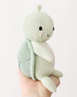 Cuddle + kind BBYTURAQ003 Peluche - Bébé tortue 7" - Vert algue - Cuddle + kind vendu par Veille sur toi