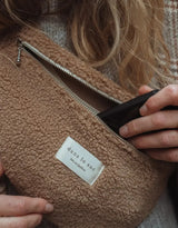 Dans le sac ⚜ BELT-SHER-COFF Sac banane en sherpa - Café - Dans le sac vendu par Veille sur toi