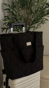 Dans le sac ⚜ Quilted-Convertible-Backpack-Black Sac à dos matelassé convertible - Noir - Dans le sac vendu par Veille sur toi