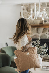Dans le sac ⚜ Quilted-Convertible-Backpack-Tan Sac à dos matelassé convertible - Tan - Dans le sac vendu par Veille sur toi