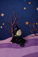 Dinkum Dolls OEKTOY-DDZ-WWB-O Poupée Dozy Dinkum - Sorcière Willa - Dinkum Dolls vendu par Veille sur toi