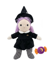 Dinkum Dolls OETDDA-DRE-WWB-P Poupée Dress Me Dinky - Sorcière Willa - Dinkum Dolls vendu par Veille sur toi