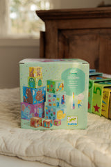 Djeco DJ08510 Boîtes à empiler - Cubes arc-en-ciel - Djeco vendu par Veille sur toi