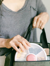 GöBe GOBECORAL Boîte à collation - Petit snack spinner - Corail - Gobe vendu par Veille sur toi