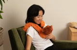 Hugimals HUG041OR-PB Peluche lestée enveloppante Hugaround - Ollie l'orang-outan - Hugimals vendu par Veille sur toi