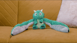 Hugimals HUG083DR-PB Peluche lestée enveloppante Hugaround - Zephyr le dragon - Hugimals vendu par Veille sur toi