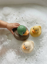 Itzy Ritzy 456402188 Jouet de bain - La famille Itzy ducky - Canard Colvert - Itzy Ritzy vendu par Veille sur toi