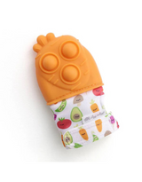 Itzy Ritzy 604201711 Gants de dentition en silicone Itzy Mitt Pop™ - Itzy Ritzy Carotte vendu par Veille sur toi