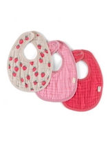 Itzy Ritzy 807151719 Trio de bavoirs de mousseline de coton - Itzy Bibs™ - Itzy Ritzy Fraise et crème vendu par Veille sur toi